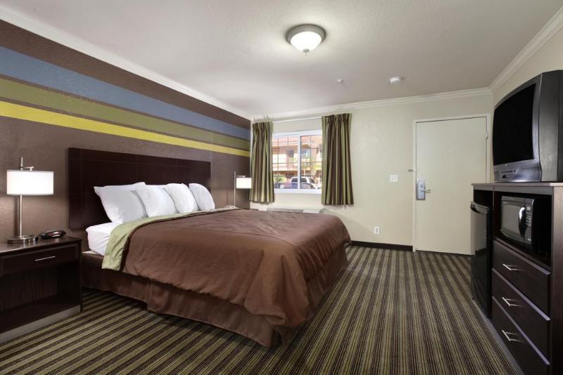 Express Inn&Suites Ontario Extérieur photo